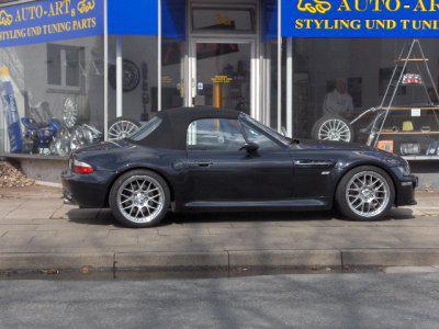 Mehr über den Artikel erfahren BMW Z3 / M3 Roadster – 321 Hk / 350 Nm, med T.M.C. Trim: 352 Hk und 381 Nm och öppen Vmax till 280 km/h.